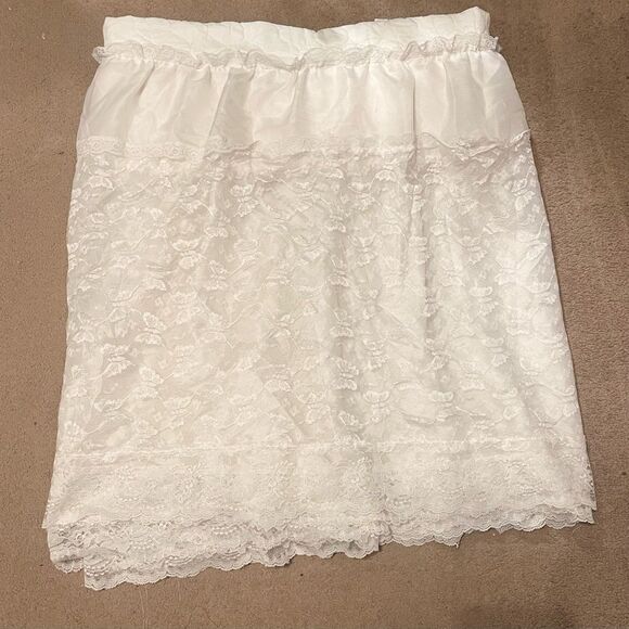 Vintage Bassinet Dust Ruffle Skirt White Cover Ruffles - Picture 1 of 3